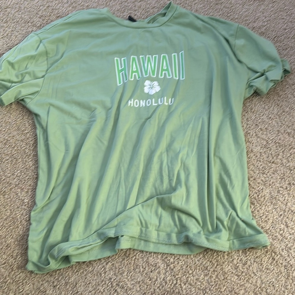 Green Hawaii flower t-shirt